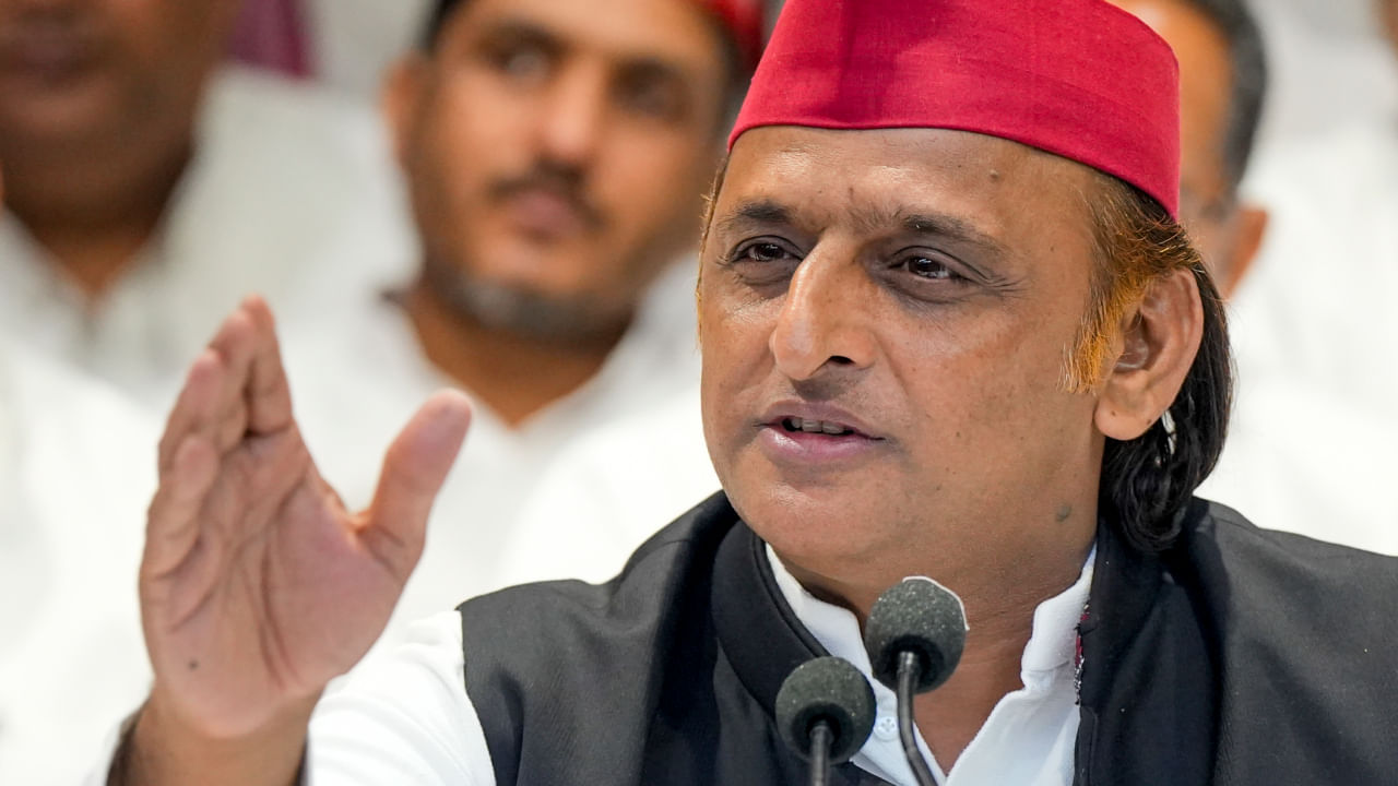 ‘…इससे अच्छा तो भेजते ही नहीं’, Tejas के क्रैश होने पर अखिलेश यादव का बड़ा बयान