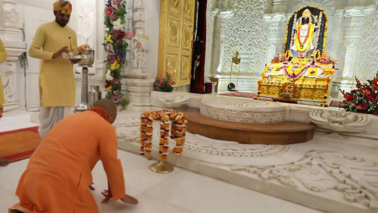 राम मंदिर ध्वजारोहण की पूर्व संध्या पर जगमगा उठी अयोध्या, देखें मनमोहक तस्वीरें