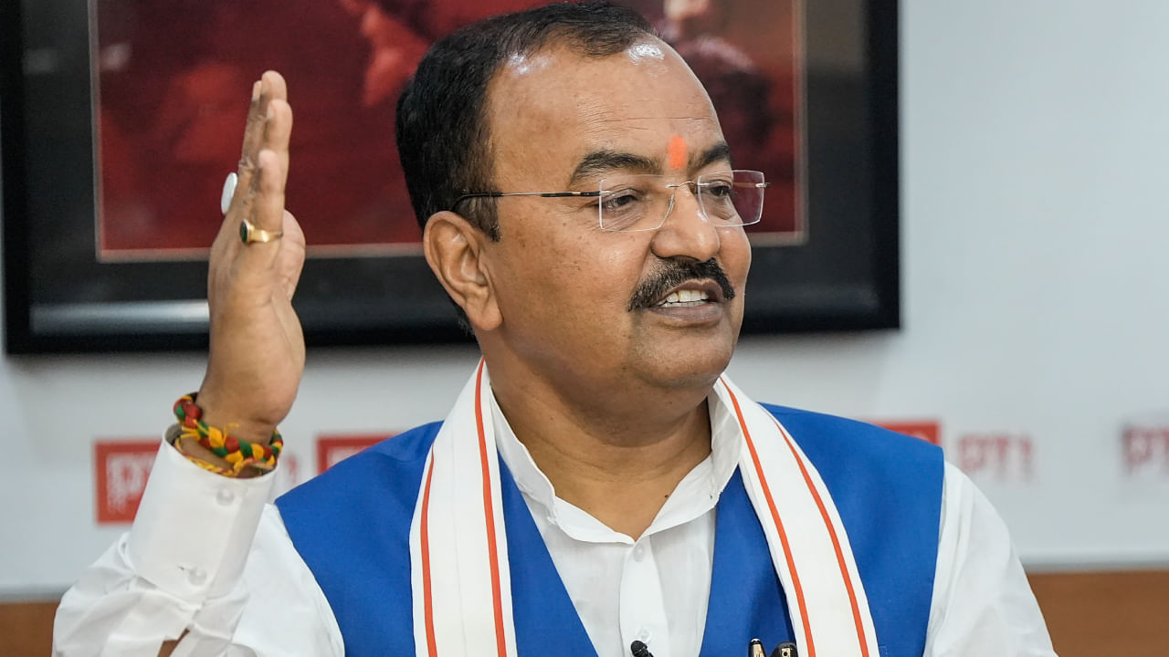 वोट चोरी पर केशव प्रसाद मौर्य का विपक्ष पर तीखा हमला, दिलाई सरदार पटेल और इमरजेंसी की याद