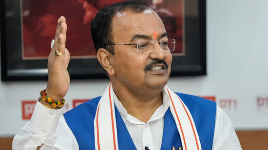 'सपा बहादुर को सपना देखना छोड़ देना चाहिए', अखिलेश पर केशव का तंज