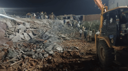 ग्रेटर नोएडा में अवैध रूप से बन रही बिल्डिंग ढही, 4 की मौत, 7 घायल