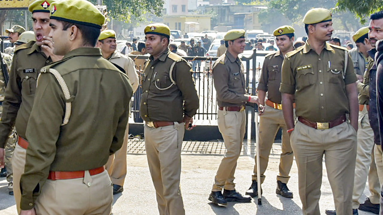 हापुड़: ताबड़तोड़ फायरिंग से दहला पूर्व प्रधानमंत्री का गांव, तीन बच्चे समेत 5 घायल