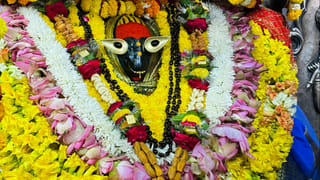 विंध्यवासिनी मंदिर में नए साल पर उमड़ी भीड़, फिर क्यों बंद हुए चरण स्पर्श दर्शन? जानें पूरा सच