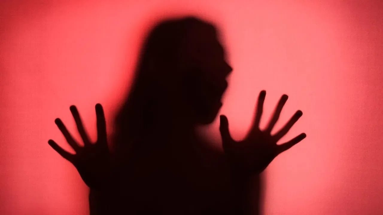 भूत-प्रेत का डर दिखाकर बच्ची के उतारे कपड़े, फिर नींबू लेकर करने लगा ये गंदी हरकत, पीड़िता ने सुनाई आपबीती तो सन्न रह गए मां-बाप