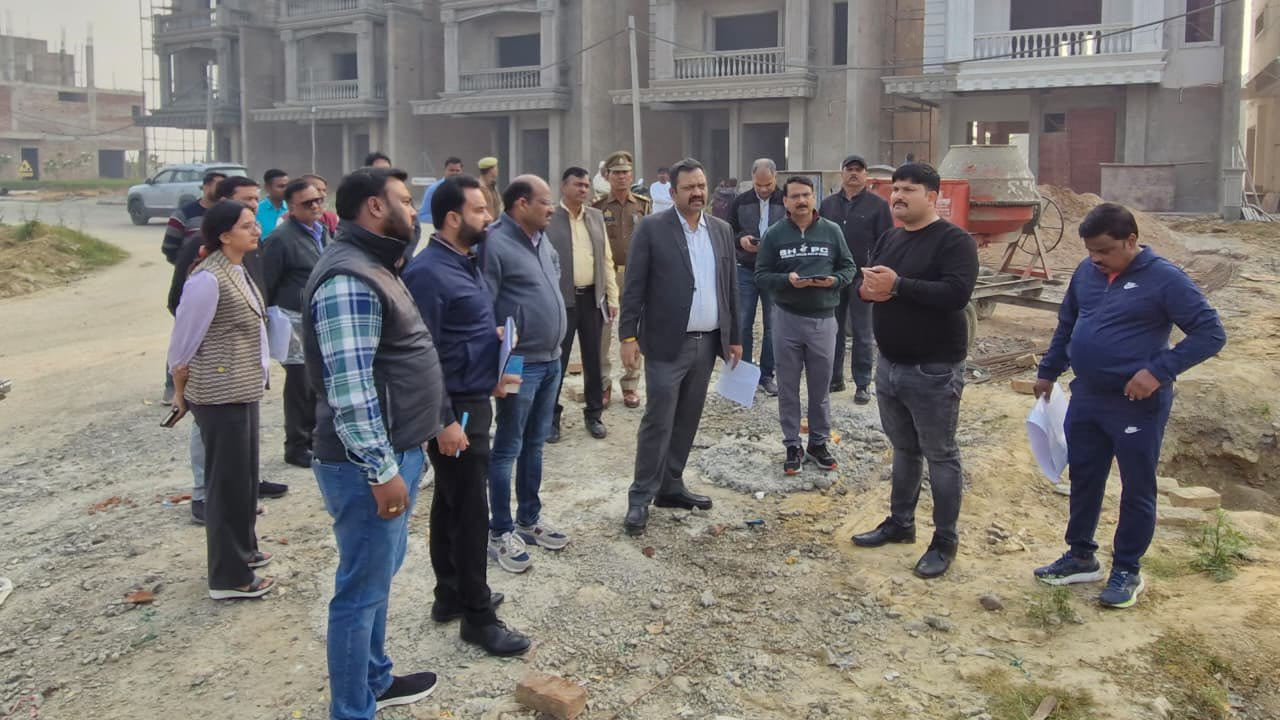 ओमैक्स-अमरावती IT सिटी में लॉन्च होंगे EWS और LIG भवन, LDA उपाध्यक्ष ने किया निरीक्षण