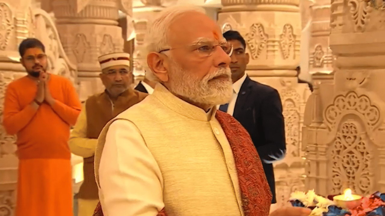 Ayodhya: रोड शो से लेकर धर्म ध्वज तक… यहां देखें भव्य राम मंदिर ध्वजारोहण की तस्वीरें