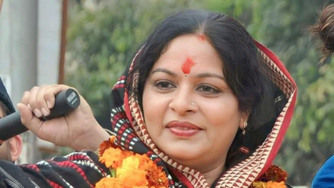 SIR के बीच सांसद रुचि वीरा की बैठक, सपा कार्यकर्ताओं को दी घर-घर पहुंचने की नसीहत