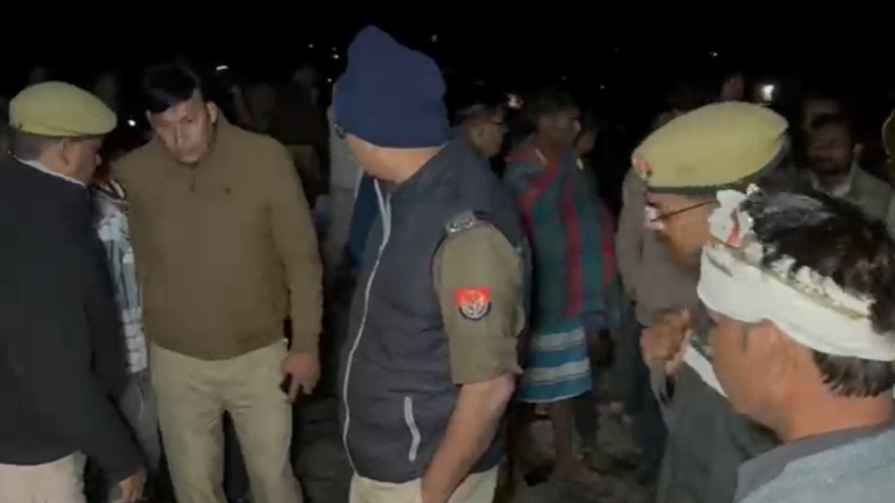 2 हादसे और बिछ गईं लाशें… गंगा एक्सप्रेसवे पर कार-पिकअप की टक्कर में 6 मरे, दूसरे में बाइक सवार को 2 KM घसीटा