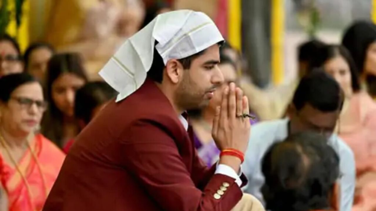 सेरिंग संग शादी के बंधन बंधेंगे आर्यन, चचेरे भाई की हल्दी के रस्म में पहुंचे अखिलेश यादव, PHOTOS