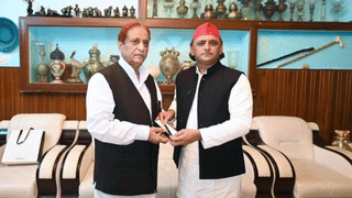 महीने भर के अंदर आजम-अखिलेश की दूसरी मुलाकात, क्या दूर हो गए दोनों के गिले-शिकवे?