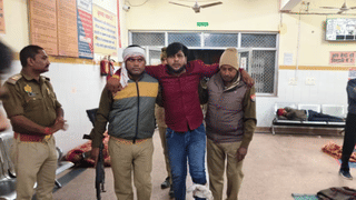 ‘पुलिस हमारे पैसों पर पलती है’… अब हाफ एनकाउंटर के बाद गिड़गिड़ाने लगा बदमाश, बोला-साहब छोड़ दो गलती हो गई