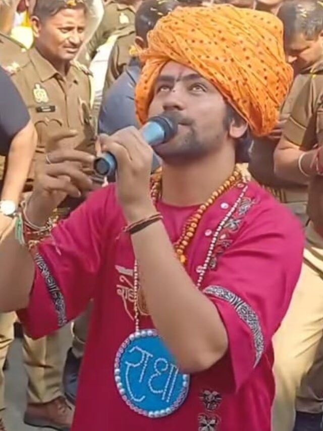 वृंदावन से निकली सनातन यात्रा, भक्तों के सामने भावुक हो गए धीरेंद्र शास्त्री वृंदावन से निकली सनातन यात्रा, भक्तों के सामने भावुक हो गए धीरेंद्र शास्त्री