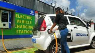 न रोड-टैक्स… न रजिस्ट्रेशन फीस, यूपी में इलेक्ट्रिक वाहन खरीदने वालों की 2027 तक बल्ले-बल्ले