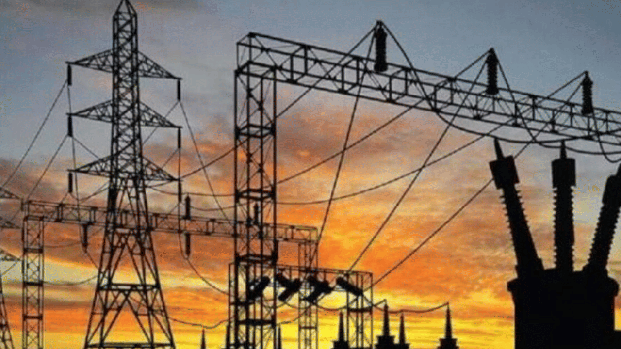 बिजली के कामों में लापरवाही बरती तो खैर नहीं, UPPCL चेयरमैन ने इन जिलों के चीफ इंजीनियर्स को दी चेतावनी