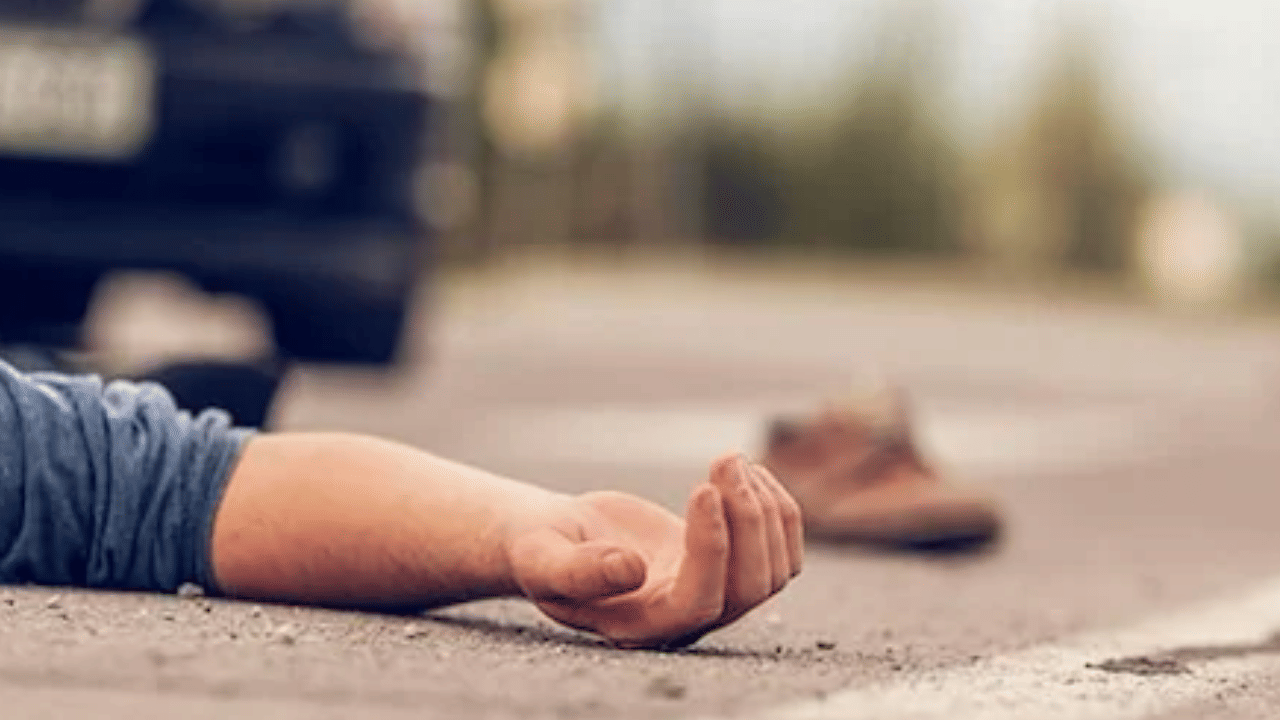 गाजियाबाद में ट्रक में जा घुसी बाइक, तीन नाबालिगों की दर्दनाक मौत