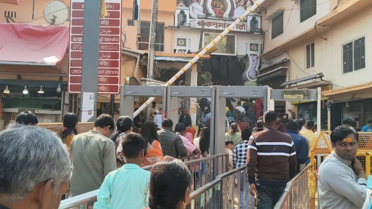 आतंकियों के निशाने पर हनुमानगढ़ी! पहले संतों के साथ पुलिस की मीटिंग, अब मेटल डिटेक्टर लेकर पहुंची फोर्स