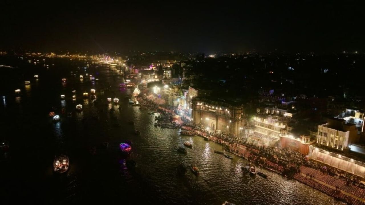 फीका पड़ गया स्वर्ग का वैभव, 20 लाख दीयों की रोशनी में निखर उठी काशी; देखें देव दीपावली की तस्वीरें