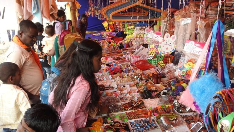 क्या बलिया आने को तैयार नहीं बॉलीवुड कलाकार? ददरी मेले की घट गई रौनक