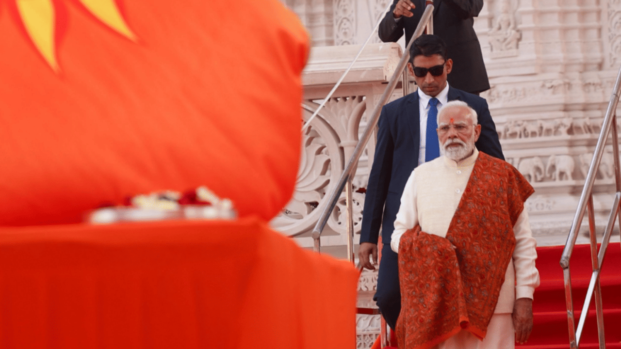 Ayodhya: रोड शो से लेकर धर्म ध्वज तक… यहां देखें भव्य राम मंदिर ध्वजारोहण की तस्वीरें