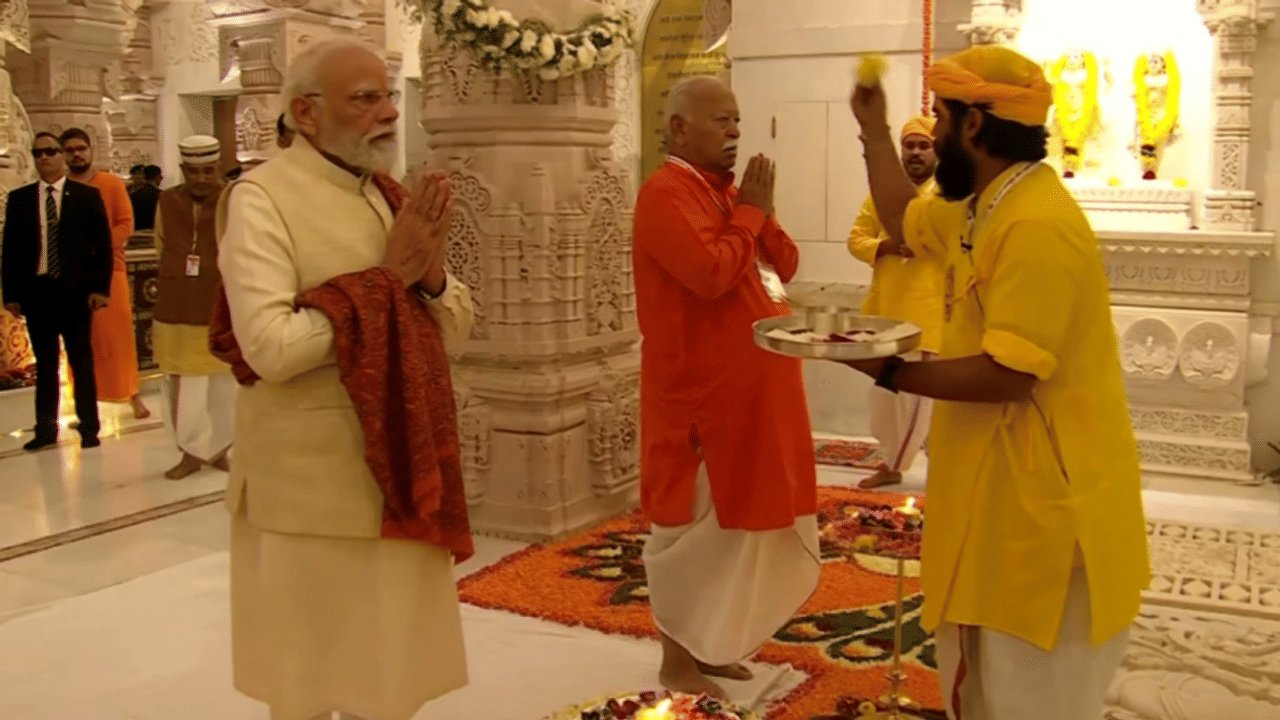 Ayodhya: रोड शो से लेकर धर्म ध्वज तक… यहां देखें भव्य राम मंदिर ध्वजारोहण की तस्वीरें