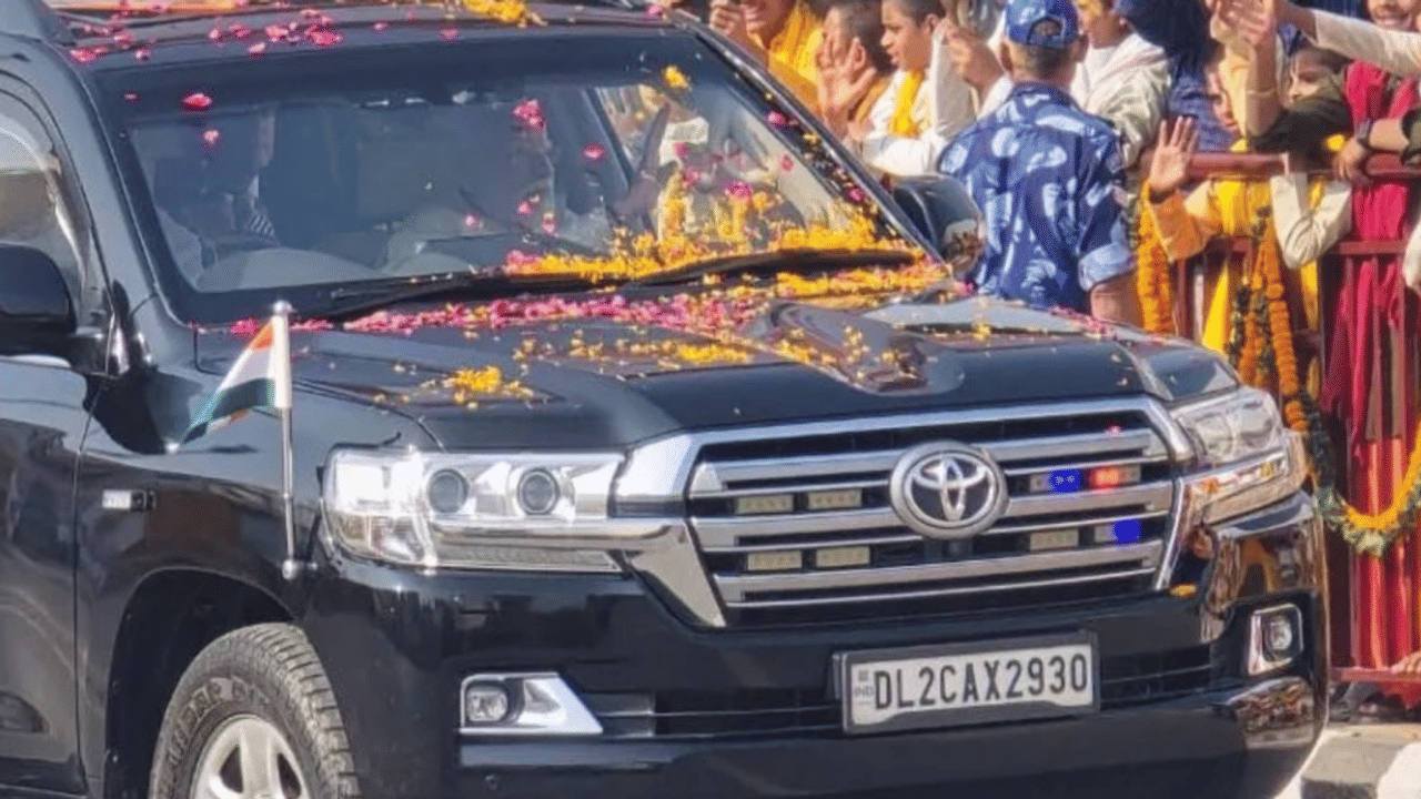 Ayodhya: रोड शो से लेकर धर्म ध्वज तक… यहां देखें भव्य राम मंदिर ध्वजारोहण की तस्वीरें