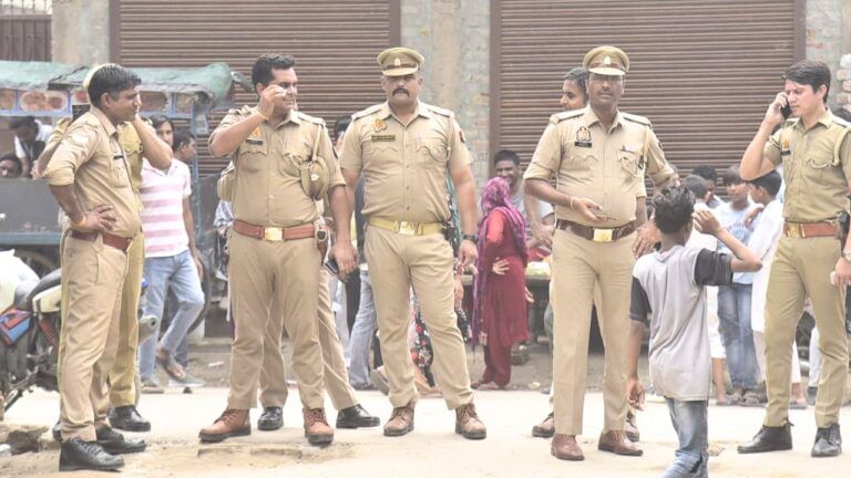 लड़की से की थी दरिंदगी, मंडराया एनकाउंटर का खौफ तो खंडहरों में ली शरण