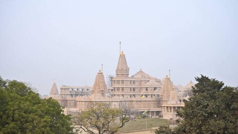 अयोध्या: राम मंदिर में बम ब्लास्ट की अफवाह से मचा हड़कंप; एक गिरफ्तार