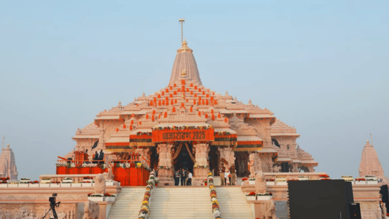 Ayodhya: रोड शो से लेकर धर्म ध्वज तक… यहां देखें भव्य राम मंदिर ध्वजारोहण की तस्वीरें