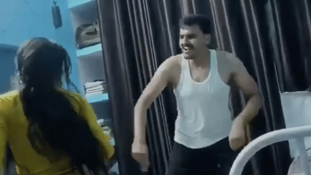 डॉक्टर ने मंगेतर संग अस्पताल में लगा दिए ठुमके, CMO ने भेजा नोटिस, सरकारी आवास भी करना पड़ा खाली