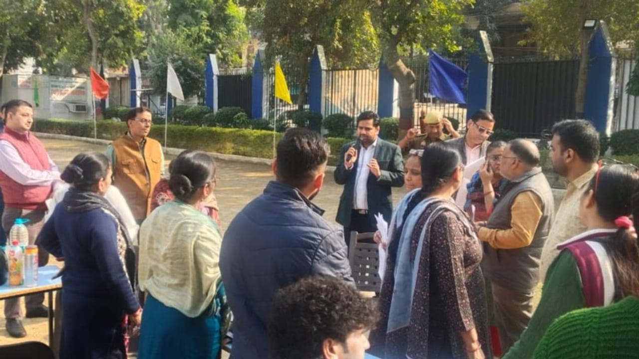 SIR में लापरवाही पर गाजियाबाद में बड़ा एक्शन, 21 BLO पर FIR; DM ने चलाया जागरुकता अभियान… Photos