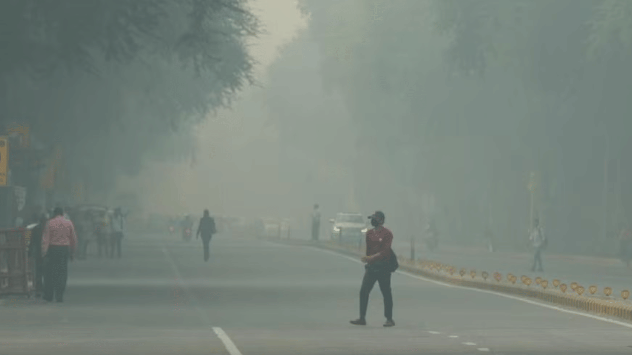 यूपी में ठंड और पॉल्यूशन का डबल अटैक, गाजियाबाद में 500 पार पहुंचा AQI, यहां जानें IMD अपडेट्स