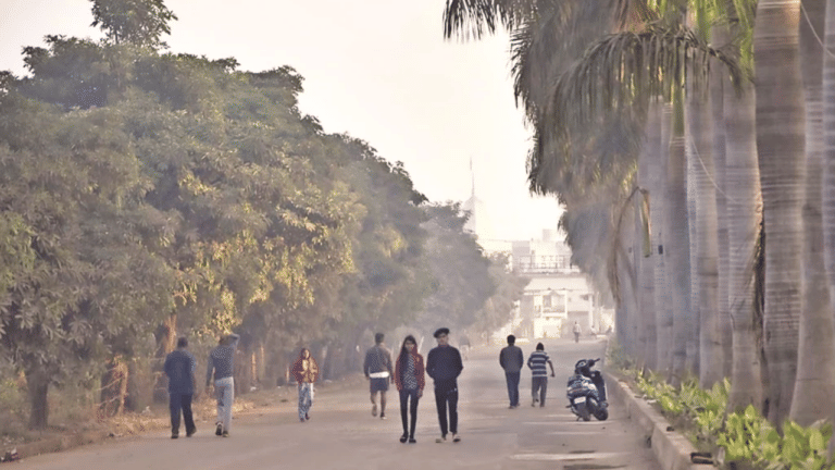 यूपी में बदल गया मौसम, ठंड से मिली राहत, अब अगले 5 दिन बरसेंगे बादल