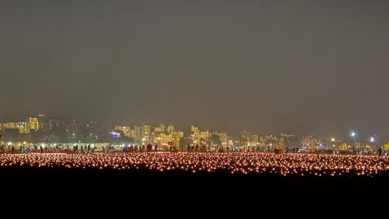 फीका पड़ गया स्वर्ग का वैभव, 20 लाख दीयों की रोशनी में निखर उठी काशी; देखें देव दीपावली की तस्वीरें