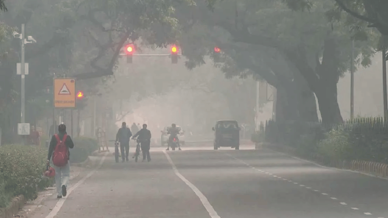 यूपी में 9 डिग्री से नीचे पहुंचा तापमान, कई जिलों में घना कोहरा; IMD का अलर्ट जारी