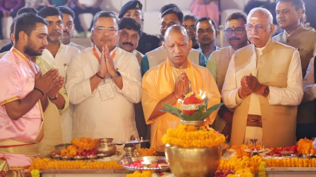 फीका पड़ गया स्वर्ग का वैभव, 20 लाख दीयों की रोशनी में निखर उठी काशी; देखें देव दीपावली की तस्वीरें