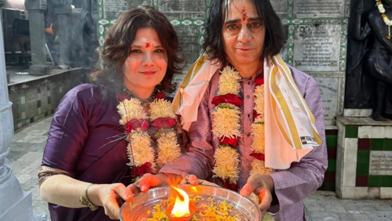 अमेरिकी जोड़े ने काशी में रचाई शादी, जेसन और लॉरा ने महादेव को साक्षी मान लिए सात फेरे- Photos