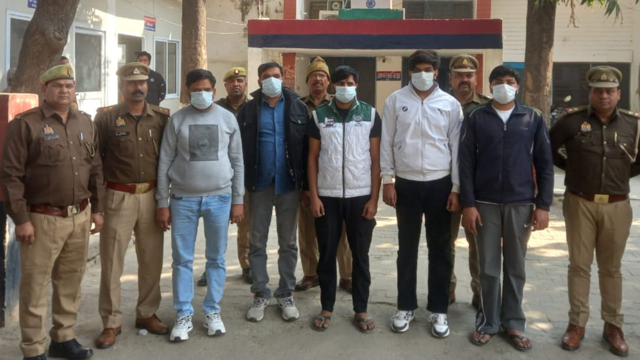 ग्रेटर नोएडा में प्रेमी की अजीब हरकत, नाबालिग प्रेमिका की शादी अपने चचेरे भाई से करा दी; पांच गिरफ्तार