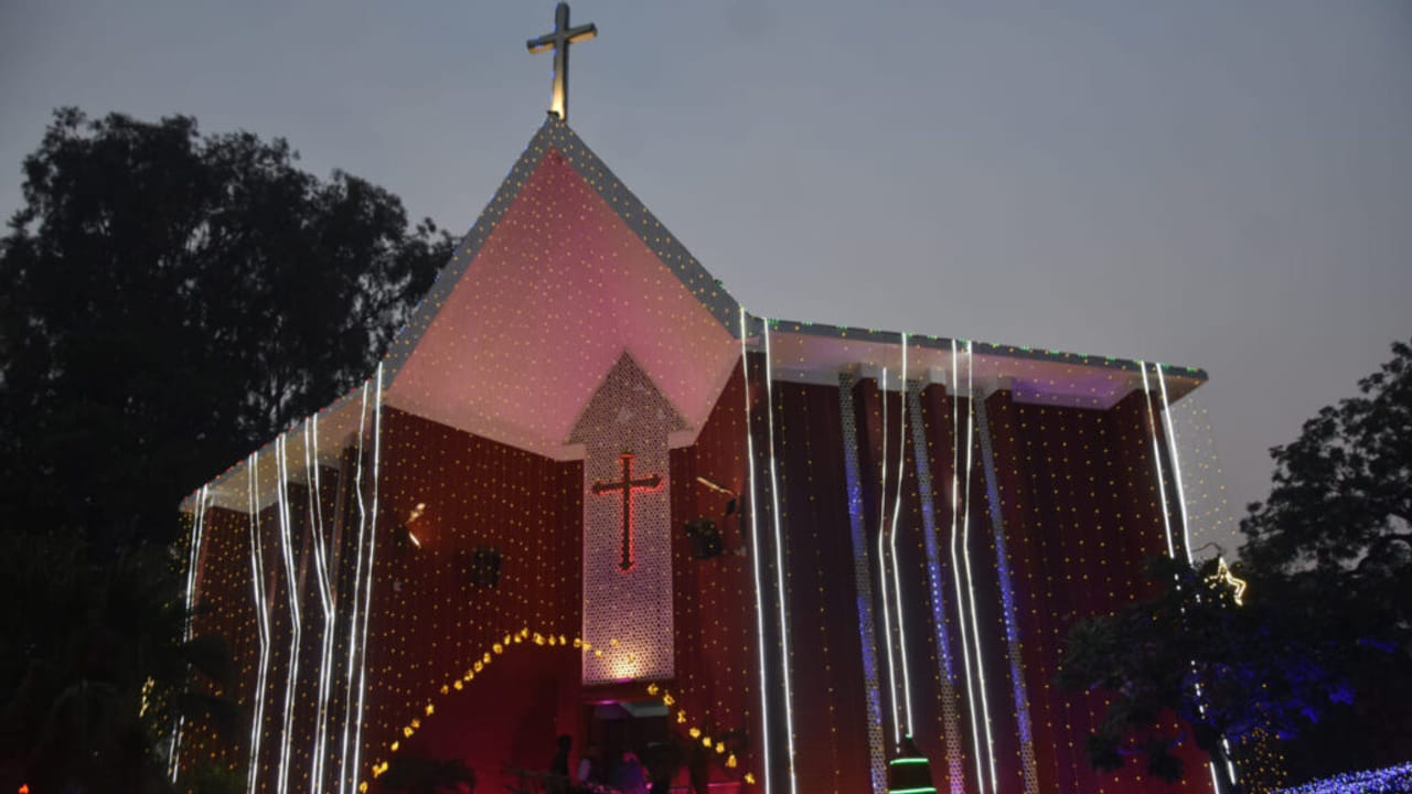 मुरादाबाद में स्थित है 151 साल पुराना चर्च, शिल्पकला और विरासत का अनोखा संगम- Photos