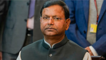 राजनीति ही नहीं कारोबार जगत के भी 'चौधरी' हैं पंकज, कितनी है संपत्ति?