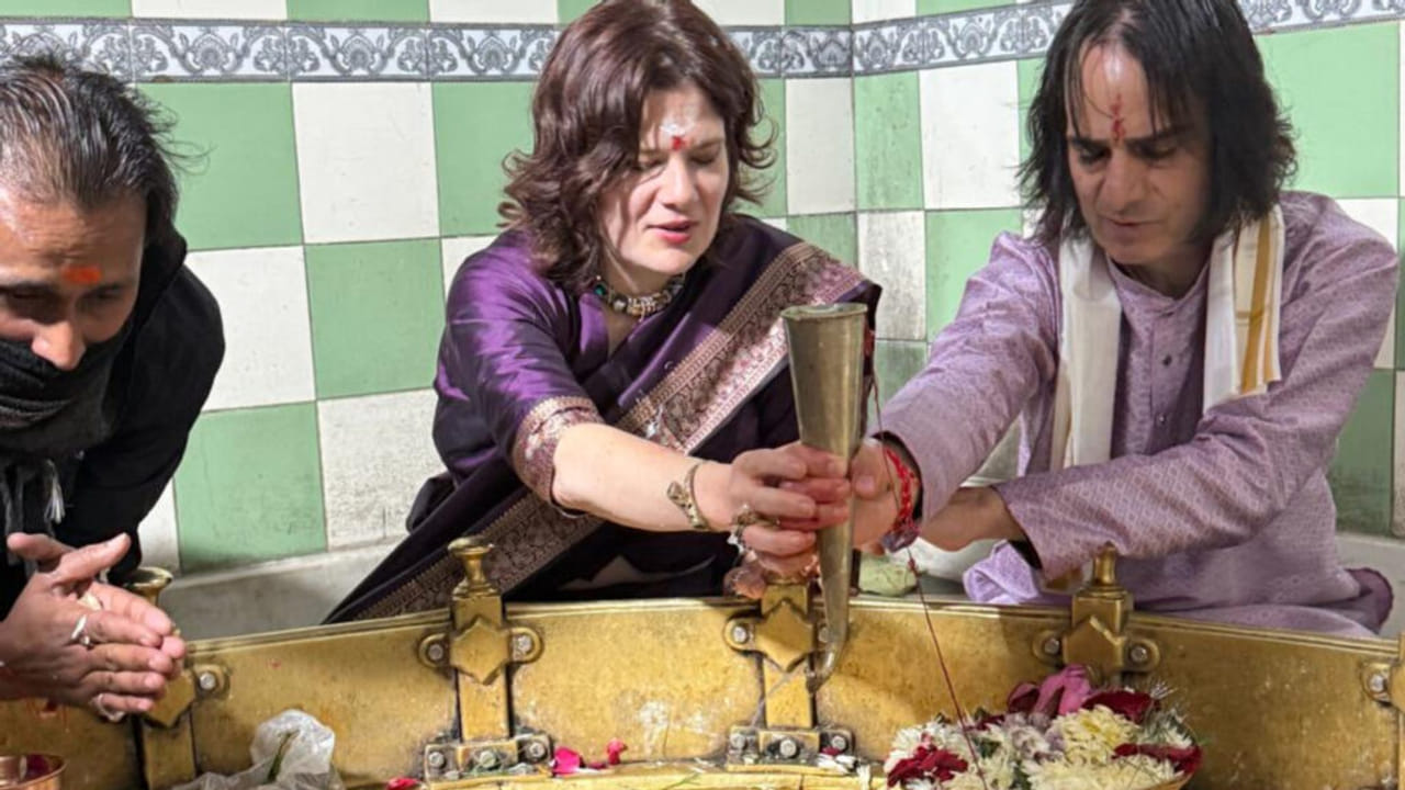 अमेरिकी जोड़े ने काशी में रचाई शादी, जेसन और लॉरा ने महादेव को साक्षी मान लिए सात फेरे- Photos