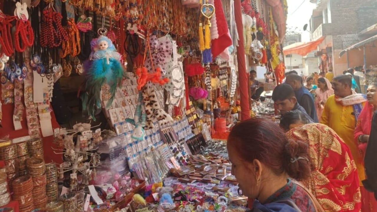 महाभारत काल से है बाराबंकी का ये मंदिर, यहां स्थापित है 5 हजार साल पुराना शिवलिंग, PHOTOS