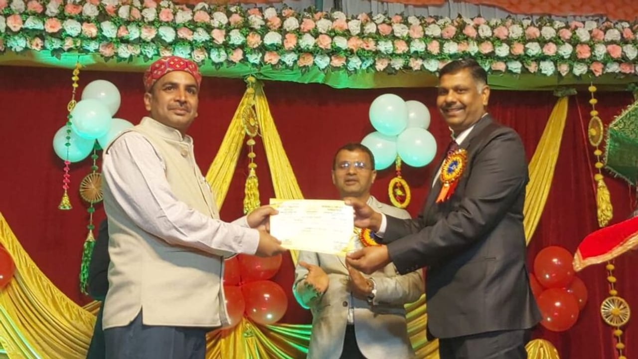 एशिया का सबसे बड़ा प्रासेसिंग केंद्र, फिर क्यों गाजीपुर में उजड़ गई अफीम की खेती? देखें Photos