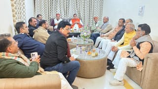 ठाकुरों के बाद UP में अब ब्राह्मण विधायकों का ‘कुटुम्ब’, जानें बंद कमरे में क्या हुआ तय