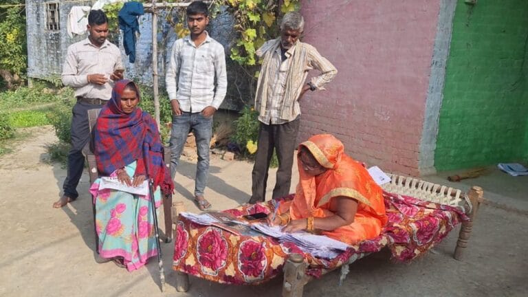 दिव्यांग BLO का कमाल, समय से पहले SIR पूरा; अब डिनर पर ले जाएंगे SDM