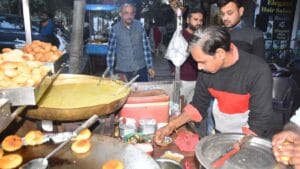 UP के इस शहर में धुली मूंग की दाल खाने के लिए लगती है कतार, जानें क्या है खास; PHOTOS