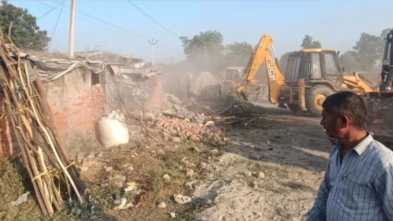 500 करोड़ की जमीन एक दिन में खाली, नोएडा में यहां चला योगी का बुलडोजर, अवैध कब्जेदारों में हड़कंप