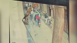 ग्रेटर नोएडा में 11वीं के छात्र पर गैंग अटैक, दर्जन भर लोगों ने घेर कर पीटा; CCTV वायरल