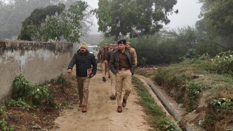 पूर्व प्रधान की पत्नी का गला घोंटकर हत्या, लूटपाट और दुष्कर्म की आशंका