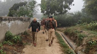 पूर्व प्रधान की पत्नी का गला घोंटकर हत्या, लूटपाट और दुष्कर्म की आशंका