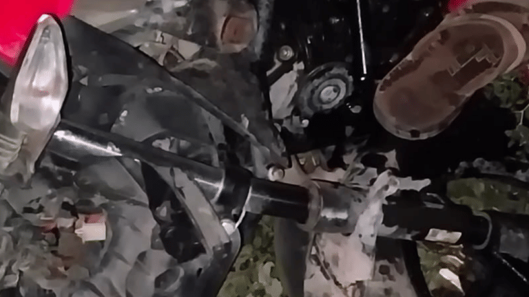 भंडारे से लौट रहे 3 दोस्तों की एक साथ मौत; जालौन में पोल से टकराई बाइक